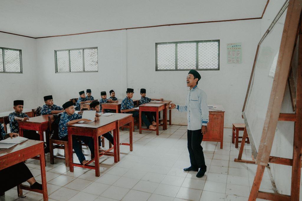 Meneladani Peran Guru dan Semangat Disiplin TNI: Kunci Siswa NF Meraih Impian PTN